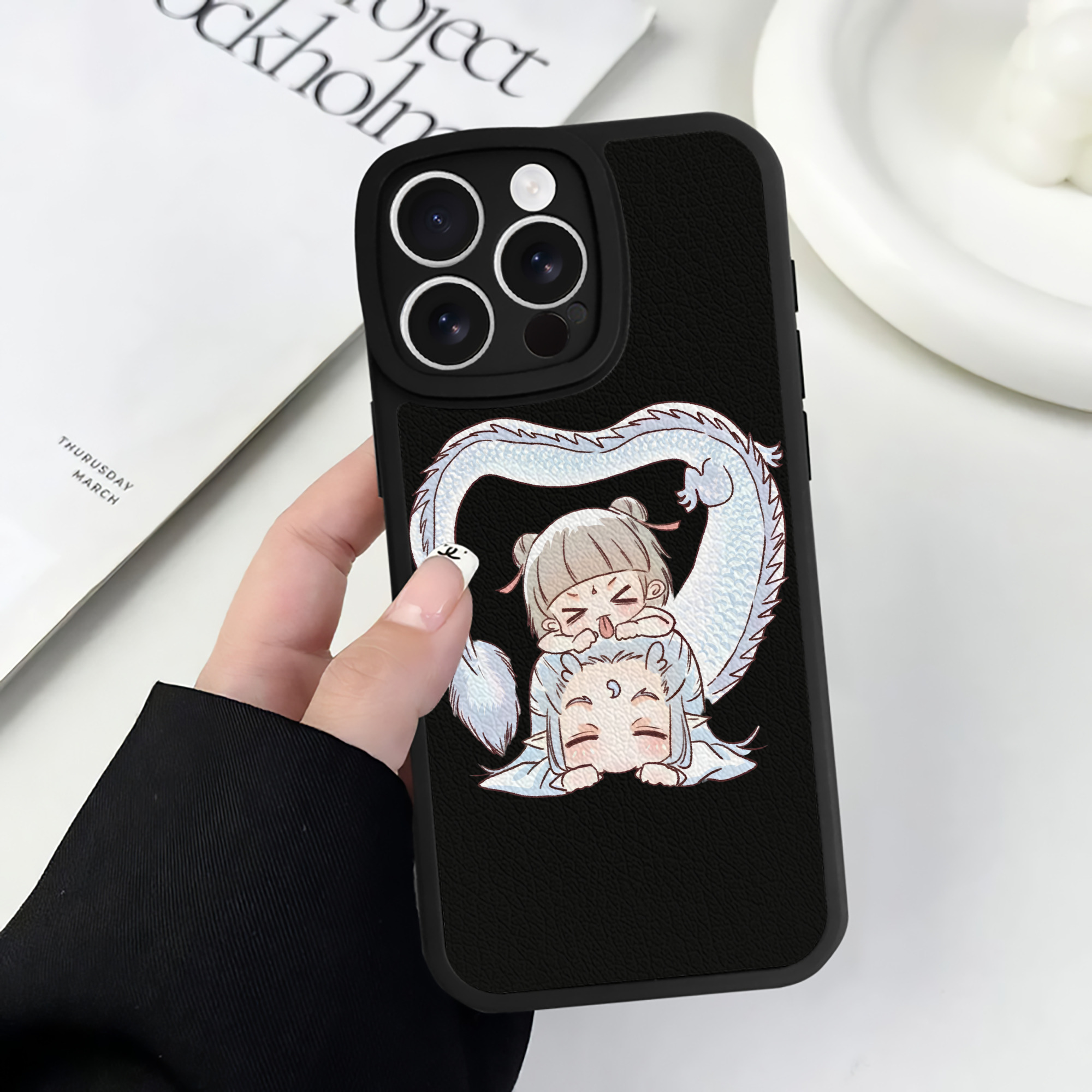 （画像用） Ne Zha 2 ナタ 魔童の大暴れ 【iPhone 16シリーズ対応】シリコンスマホケース（レザー調） 材質：シリコン